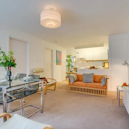 4 Redfern Court *