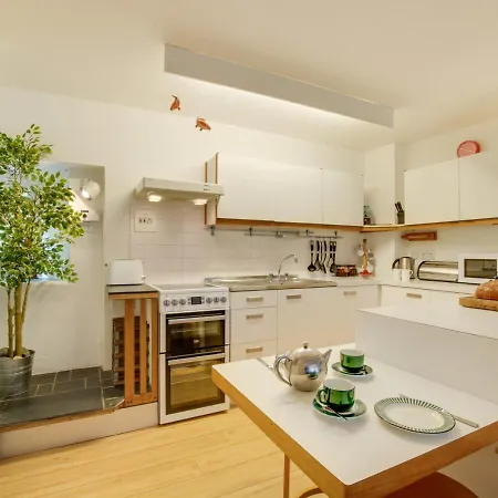4 Redfern Court