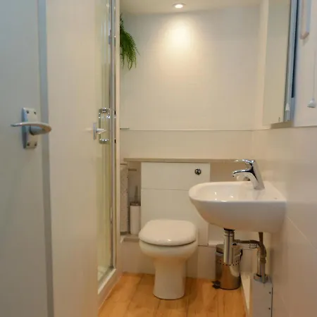 4 Redfern Court *